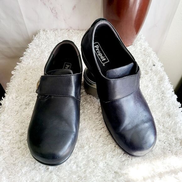 Propet like new super comfy clogs - Picture 2 of 9